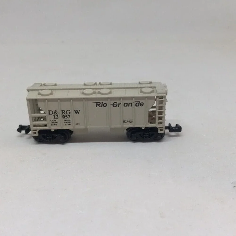 Readers Digest-High Speed Southern Pacific Hopper Car-N Scale-Rio Grande-1995